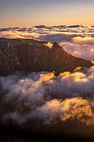 Kleurenspel tijdens zonsopkomst op het eiland Madeira
