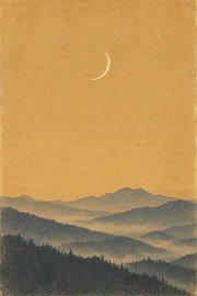 Croissant de lune au-dessus des crêtes montagneuses dans la brume