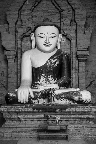 Buddha statue in the temples of Bagan