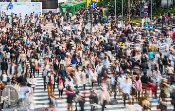 Shibuya voetgangersoversteekplaats met menigte van Yevgen Belich
