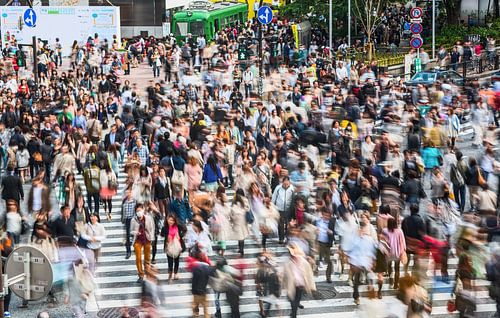 Passage piéton de Shibuya avec foule