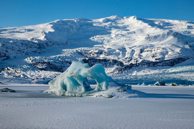 Iceland landscape. Jökulsárlón, Diamond Beach and the Vatnajökull Glacier by Gert Hilbink