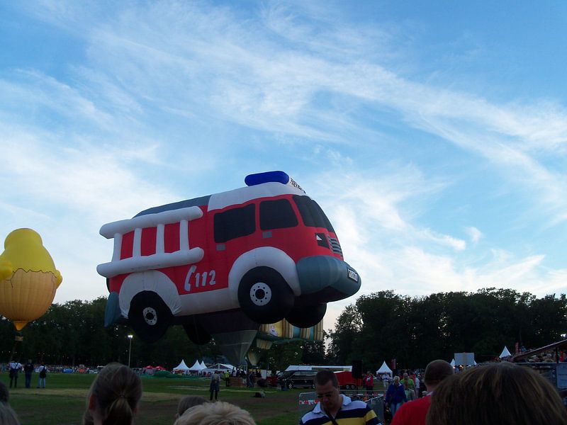 Een brandweer die vertrekt vanaf het ballonfiesta van Veluws