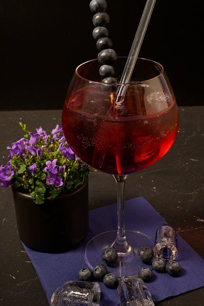 Blueberry gin meeting in water. by Babetts Bildergalerie
