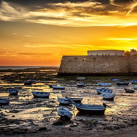 Castillo de Santa Catalina bei Sonnenuntergang in Cádiz von Marco Rutten