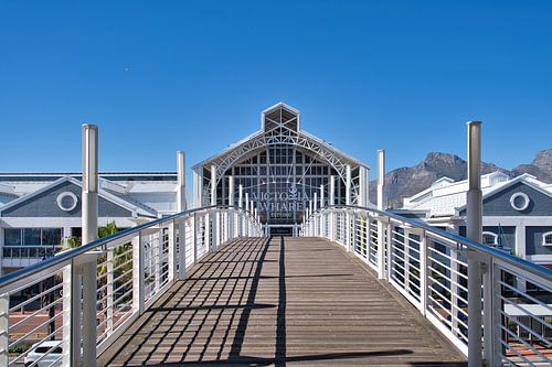 Op weg naar het winkelcentrum Victoria Wharf