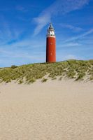 Der Leuchtturm von Texel vom Strand aus gesehen
