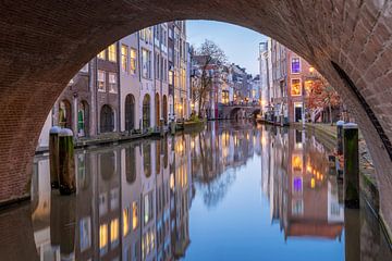 Unter der Gaardbrücke, Oudegracht Licht und Dunkelheit Gaard Utrecht am Abend