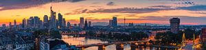 Panorama eines Sonnenuntergangs in Frankfurt am Main