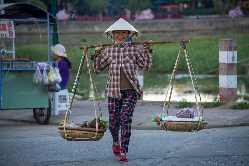 Market sales Vietnam by Bram de Muijnck