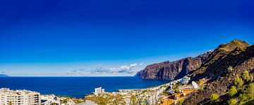 Los Gigantes, kliffen op Tenerife, Spanje. panoramafoto