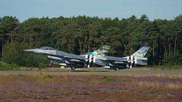 Décollage de F-16A Fighting Falcons belges en livrée D-Day. sur Jaap van den Berg