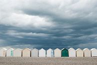 Strandhuisjes langs de Franse kust van Hans Wijnveen thumbnail