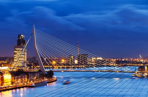 Erasmusbrug blauwe uur