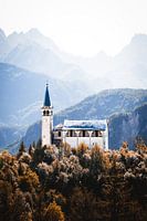 Italiaans kerkje in een bergketen, Herfst