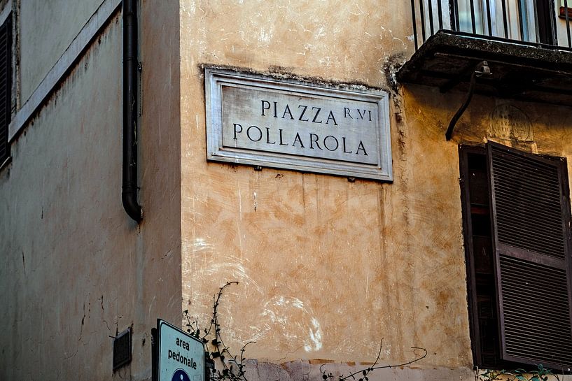 Piazza Pollarola in de wijk Trastevere in Rome van Thomas Riess