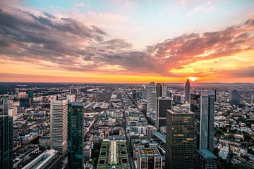 Frankfurt skyline van boven - zonsondergang van Fotos by Jan Wehnert