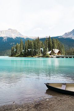 Klein eiland bij Emerald Lake - Banff, Canada van Marit Hilarius