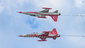 Die „Turkish Stars“ in Aktion bei der Flugshow in Bukarest.