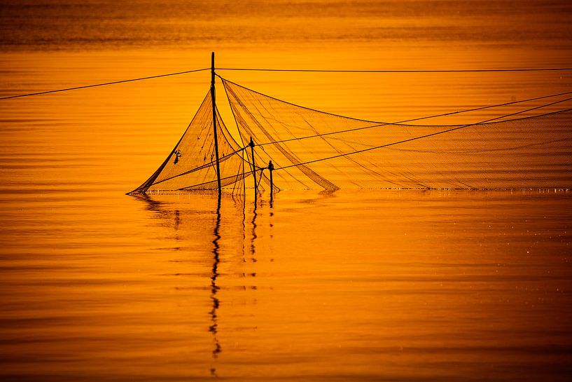 Visnetten bij zonsondergang van Jurjen Veerman