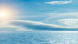 Horizont des Meeres bei Sonnenuntergang