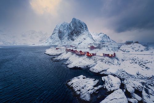 Rode huisjes in een winterse stilte