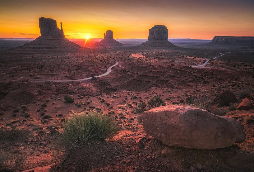 The sun awakens over the Wild West by Loris Photography
