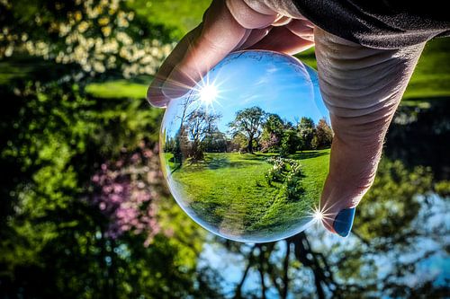 De lente ontwaakt in de Prins Emil tuin, Darmstadt.