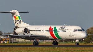 Passagierflugzeug vom Typ Fokker 100 der Portugalia Airlines.