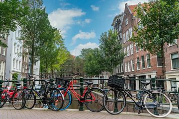 Brücke mit Radfahren Amsterdam von Ivo de Rooij