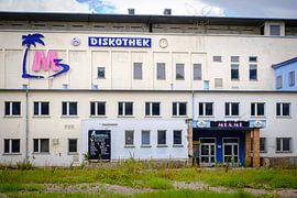 Diskothek Miami by Evert Jan Luchies