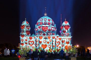 La cathédrale de Berlin avec des cœurs