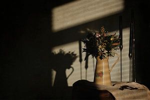 Vieille nature morte - lumière et ombre sur Gonnie van Roij