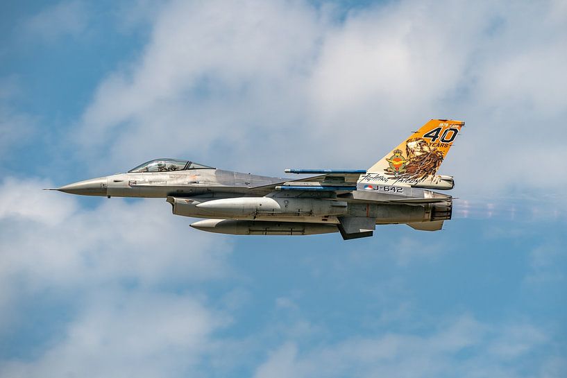 40 years of F-16 in the Royal Air Force. by Jaap van den Berg