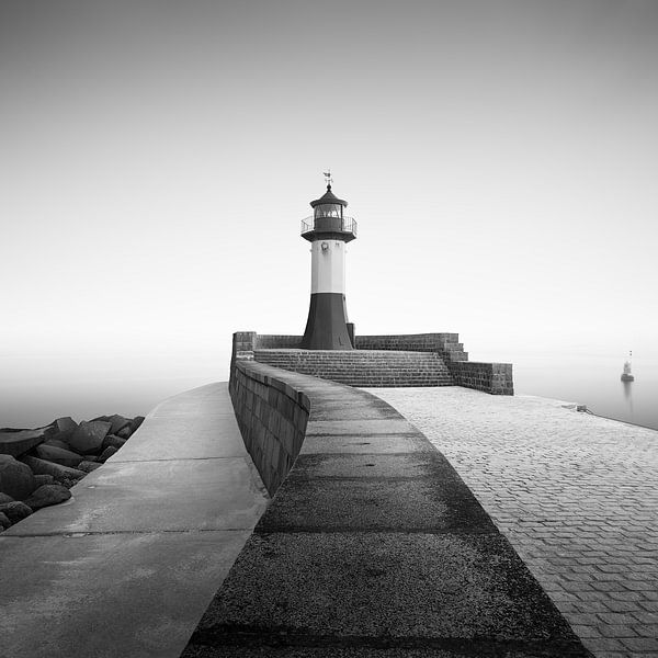 Sassnitzer Leuchtturm (b/w) von Florian Schmidt