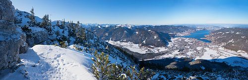 prachtig uitzicht vanaf de bergtop Wallberg, het meer Tegernsee en