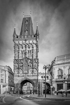 Poedertoren in Praag - Monochroom van Melanie Viola