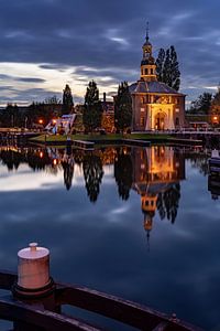De Zijlpoort in Leiden in de avond (staand)