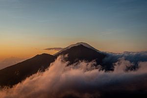 Maunt Batur, Bali, umgeben von Wolken