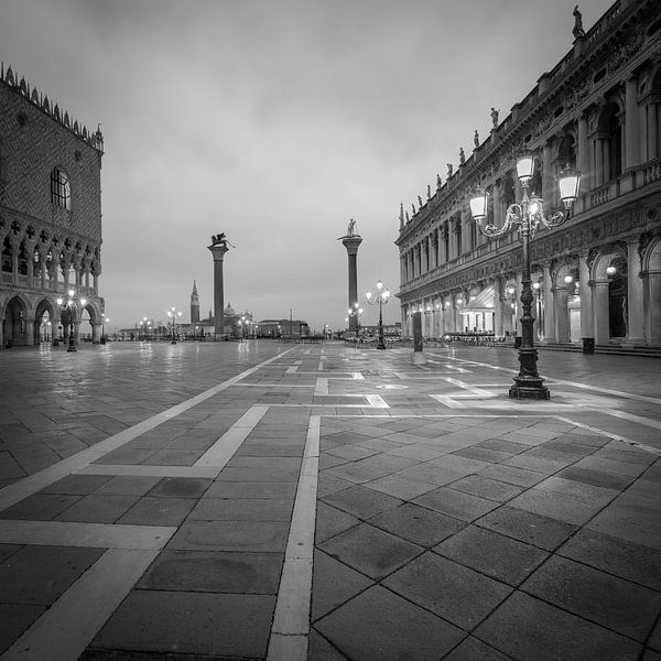 Italië in vierkant zwart wit, Venetië - San Marco plein I von Teun Ruijters