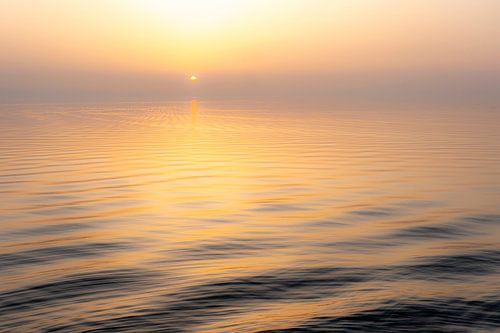 Sonnenuntergang mit Wellen Bodensee