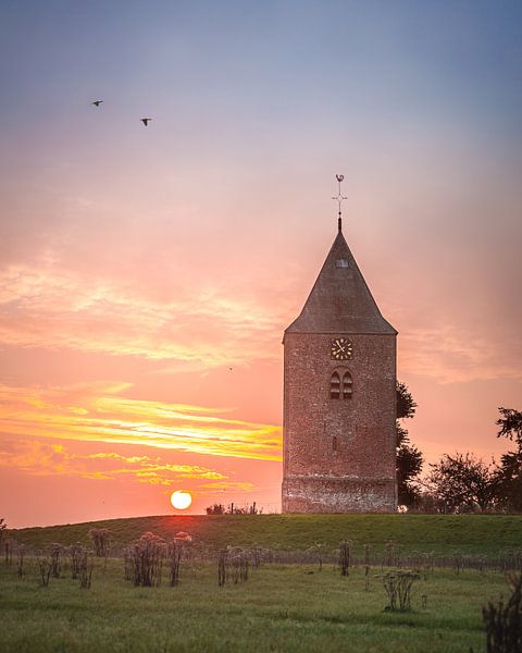 Le Peperbus à Heteren au lever du soleil par Nicky Kapel