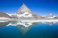 Matterhorn reflectie in ijsmeer van Menno Boermans thumbnail
