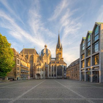 La cathédrale d'Aix-la-Chapelle sous le soleil du soir sur Michael Valjak