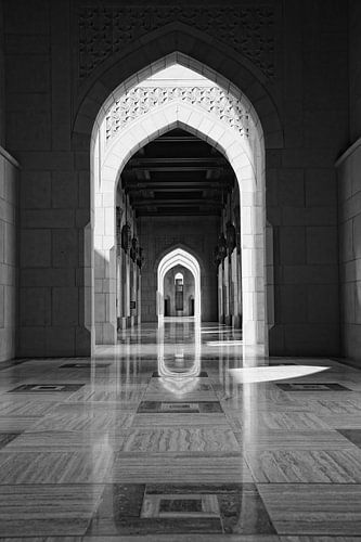 La grande mosquée du Sultan Qaboos à Mascate Oman en noir et blanc