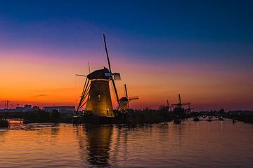 The windmills of Kinderdijk during the Illumination Week at sunset by Lizanne van Spanje