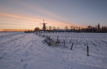 Moulin dans un paysage hivernal