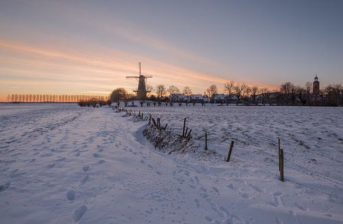 Molen in winterlandschap
