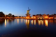 Windmühle De Adriaan an der Spaarne in Haarlem am Abend von Merijn van der Vliet Miniaturansicht