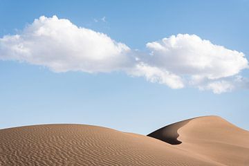 Wolken über einer Sanddüne in der Wüste | Iran